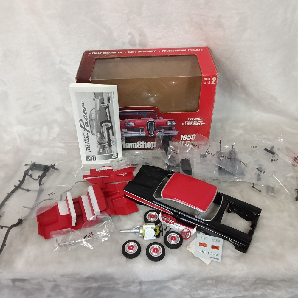 AMT CustomShop 1958 Edsel Pacer 1:25 Scale Predecorated Plastic Model Kit 30245 - Picture 2 of 4